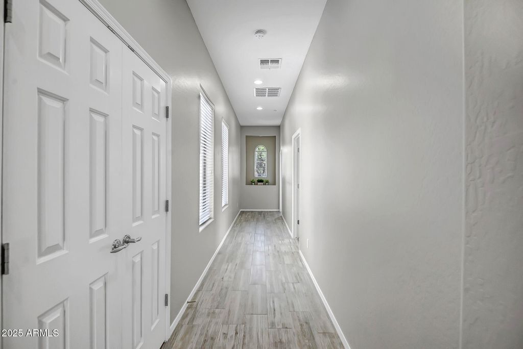 Image 28 of property listing at 41318 N Bent Creek Way, Anthem, AZ 85086