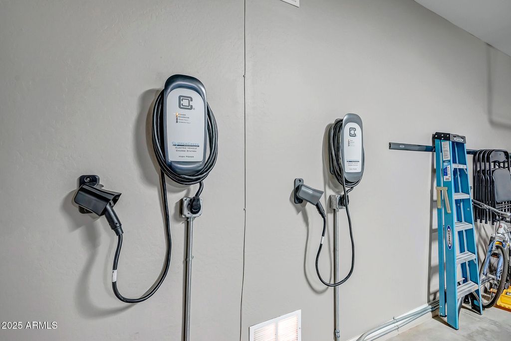 Image 38 of property listing at 41318 N Bent Creek Way, Anthem, AZ 85086