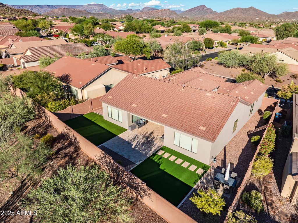 Image 4 of property listing at 41318 N Bent Creek Way, Anthem, AZ 85086