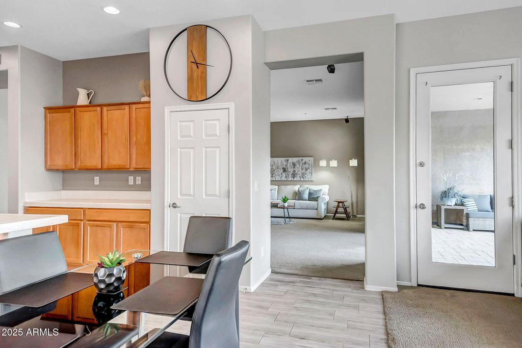 Image 6 of property listing at 41318 N Bent Creek Way, Anthem, AZ 85086