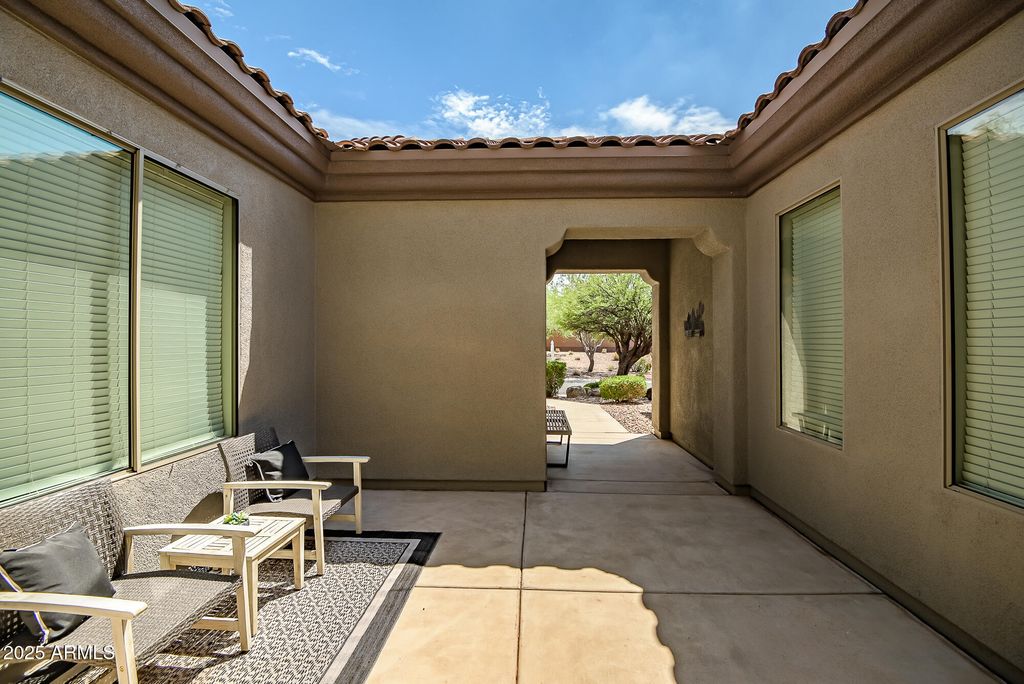 Image 8 of property listing at 41318 N Bent Creek Way, Anthem, AZ 85086