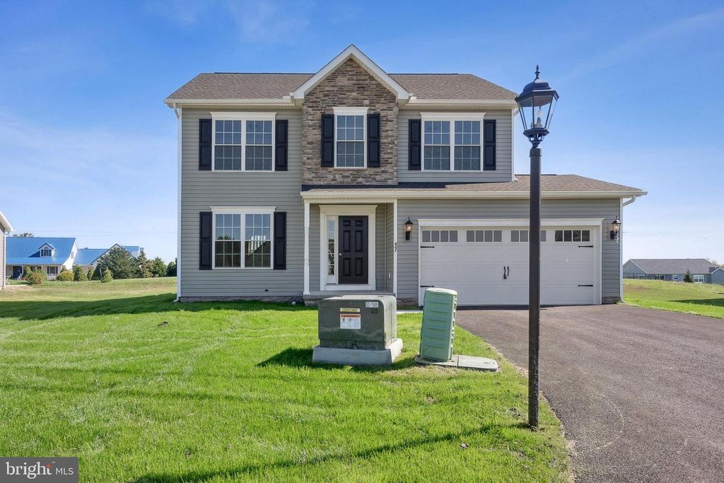 156 LEDGER DR #75, Hanover, PA 17331