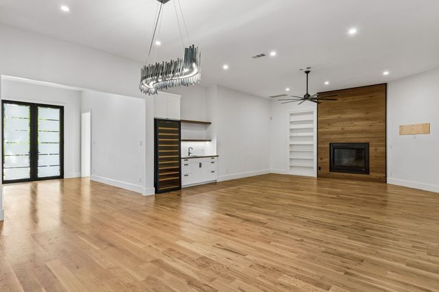 8546 Glencrest Lane, Dallas, TX 75209
