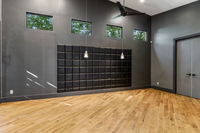 8546 Glencrest Lane, Dallas, TX 75209