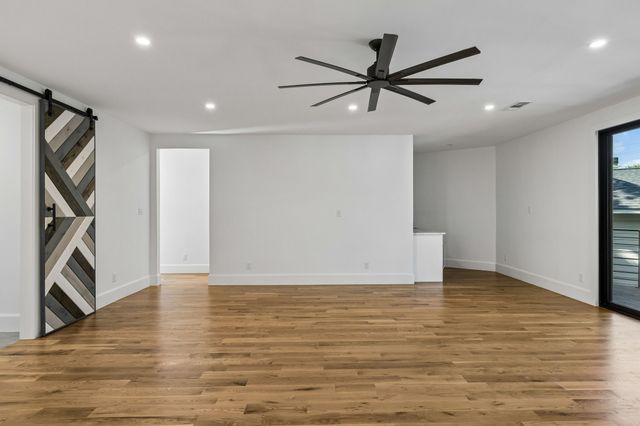 8546 Glencrest Lane, Dallas, TX 75209