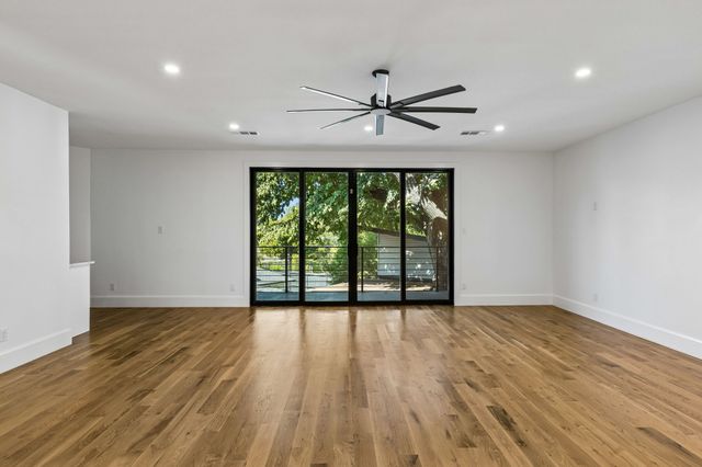 8546 Glencrest Lane, Dallas, TX 75209