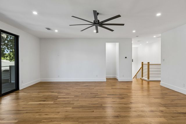 8546 Glencrest Lane, Dallas, TX 75209