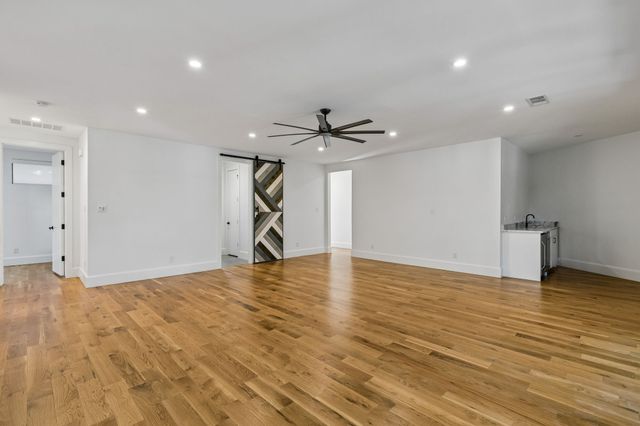 8546 Glencrest Lane, Dallas, TX 75209