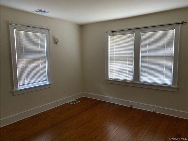 7 Chestnut Street, Stony Brook, NY 11790