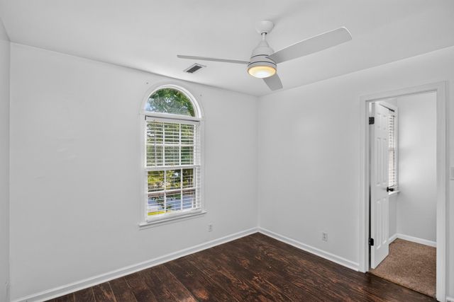 101 Iris Ct, Clarksville, TN 37042