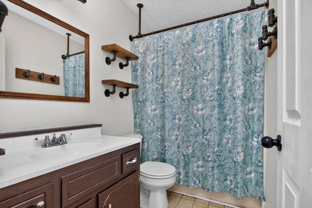 101 Iris Ct, Clarksville, TN 37042