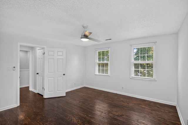 101 Iris Ct, Clarksville, TN 37042