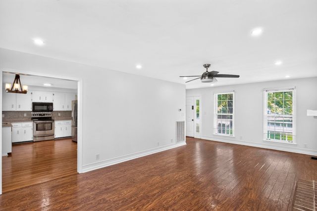 101 Iris Ct, Clarksville, TN 37042