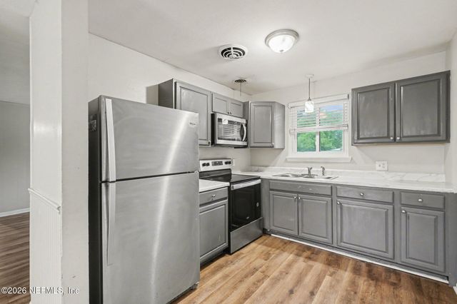 6889 TOM THUMB Drive, Jacksonville, FL 32210