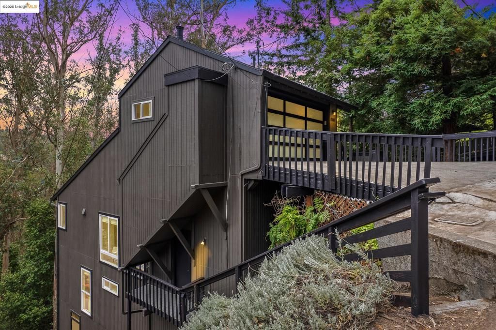 6931 Pinehaven Road, Oakland, CA 94611