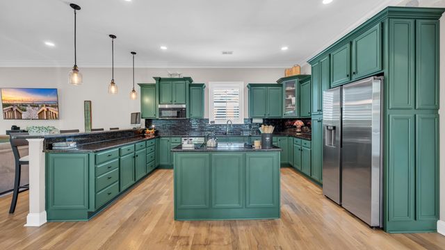 53 Harbourreef Dr., Pawleys Island, SC 29585