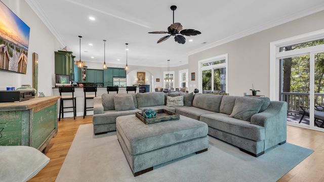 53 Harbourreef Dr., Pawleys Island, SC 29585