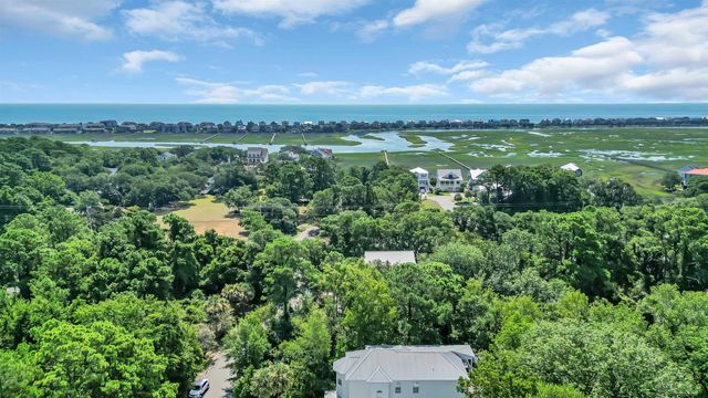 53 Harbourreef Dr., Pawleys Island, SC 29585