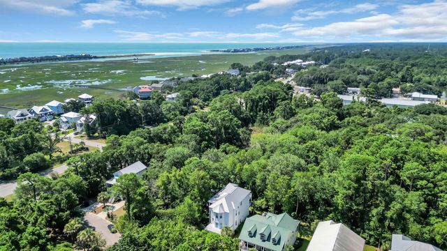 53 Harbourreef Dr., Pawleys Island, SC 29585