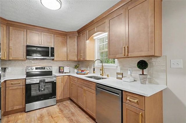 115 Lakeview Drive, Stockbridge, GA 30281