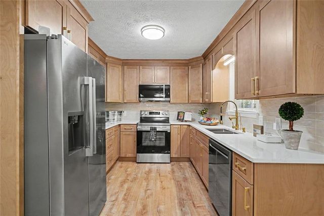 115 Lakeview Drive, Stockbridge, GA 30281