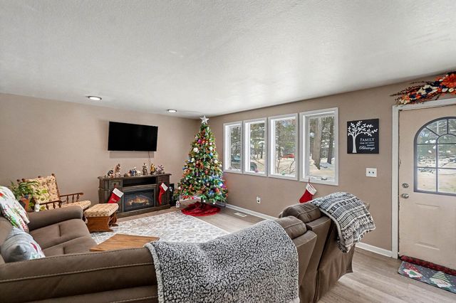 37 W Raymond Road, Lakewood Club Vllg, MI 49457