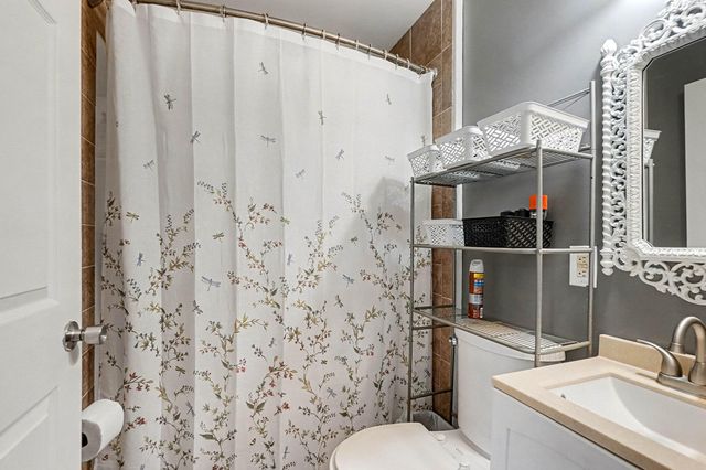 37 W Raymond Road, Lakewood Club Vllg, MI 49457