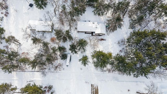 37 W Raymond Road, Lakewood Club Vllg, MI 49457