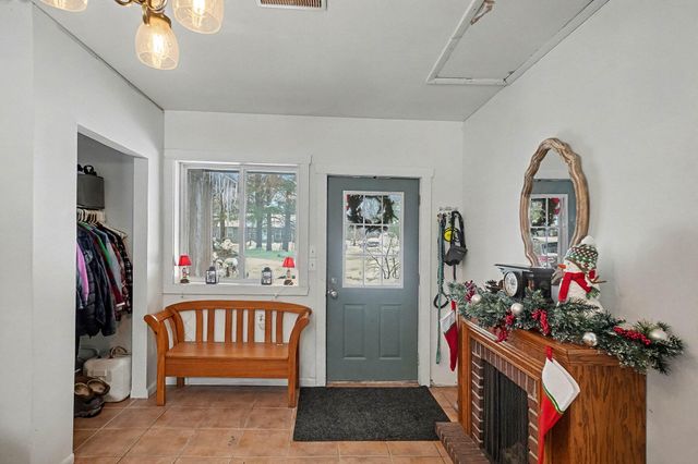 37 W Raymond Road, Lakewood Club Vllg, MI 49457