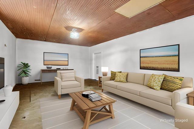 37 W Raymond Road, Lakewood Club Vllg, MI 49457