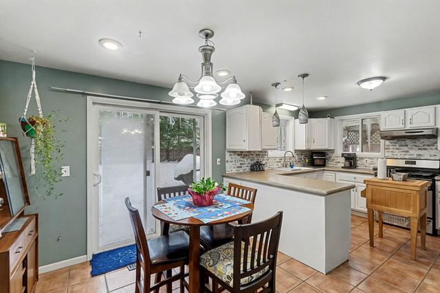 37 W Raymond Road, Lakewood Club Vllg, MI 49457