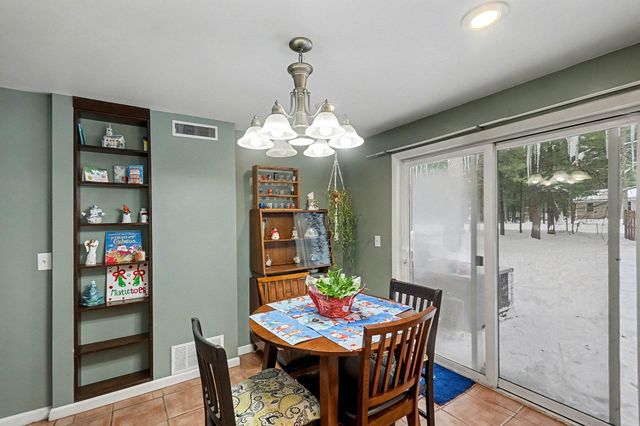 37 W Raymond Road, Lakewood Club Vllg, MI 49457