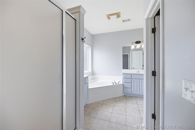 3335 S 204th East Avenue, Broken Arrow, OK 74014