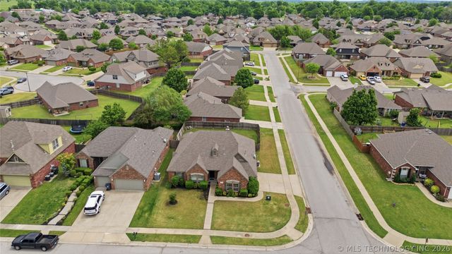 3335 S 204th East Avenue, Broken Arrow, OK 74014