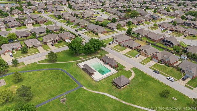 3335 S 204th East Avenue, Broken Arrow, OK 74014