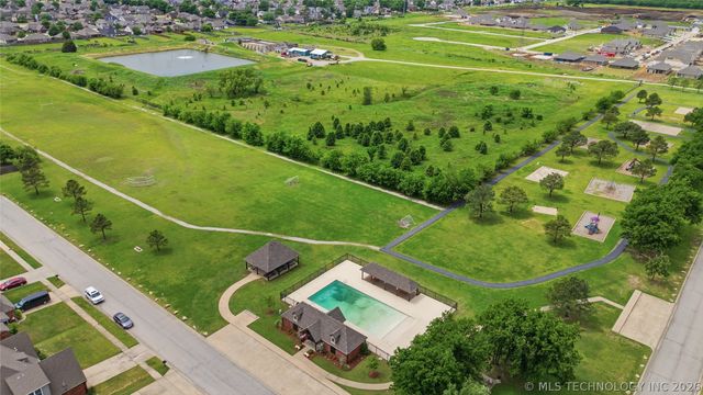 3335 S 204th East Avenue, Broken Arrow, OK 74014