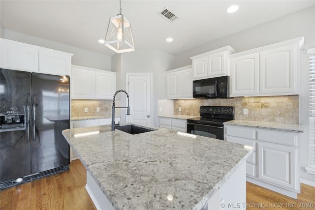 3335 S 204th East Avenue, Broken Arrow, OK 74014