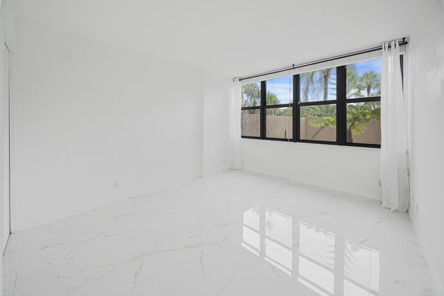 16300 Golf Club Road 114, Weston, FL 33326