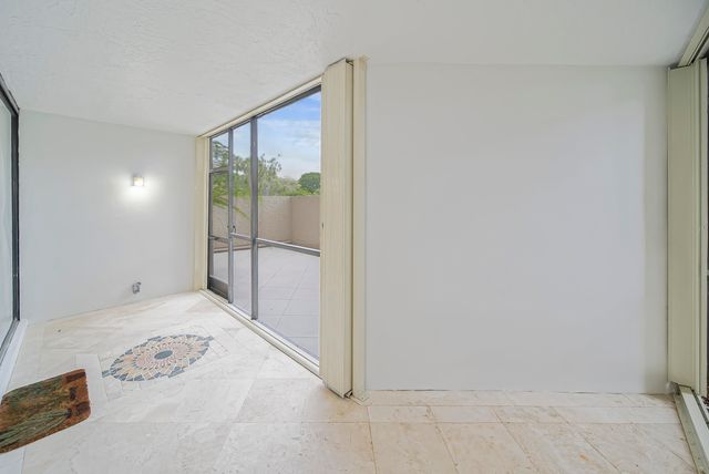 16300 Golf Club Road 114, Weston, FL 33326