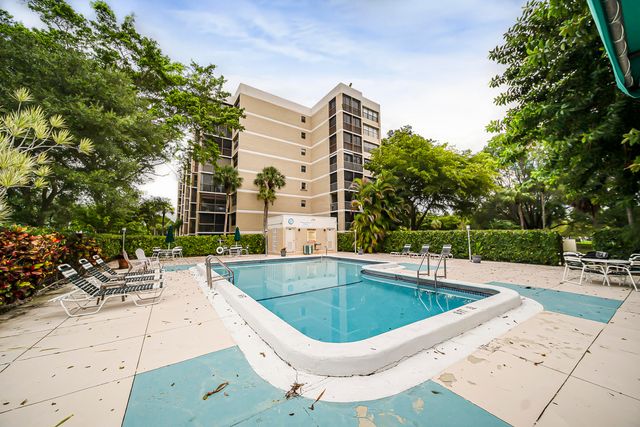 16300 Golf Club Road 114, Weston, FL 33326