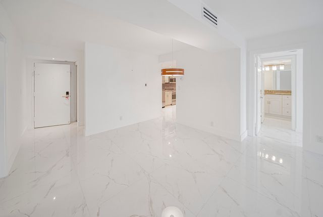 16300 Golf Club Road 114, Weston, FL 33326