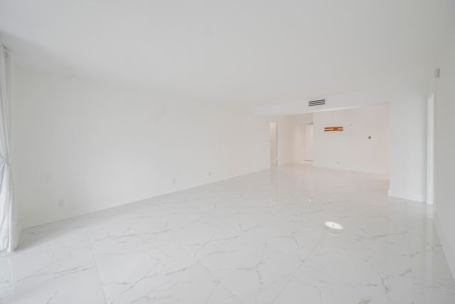 16300 Golf Club Road 114, Weston, FL 33326