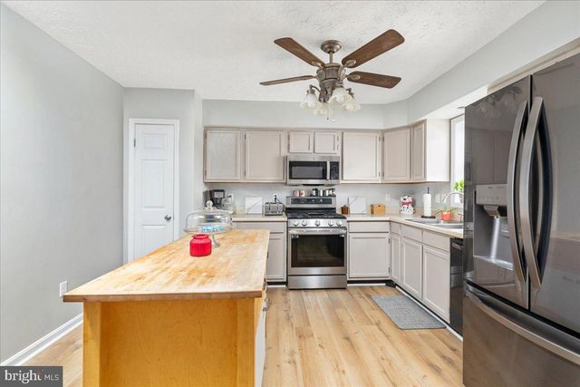 10346 GROVES FARM RD, Midland, VA 22728