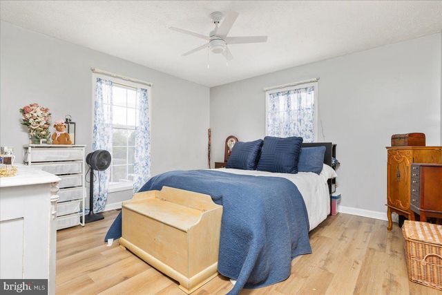 10346 GROVES FARM RD, Midland, VA 22728