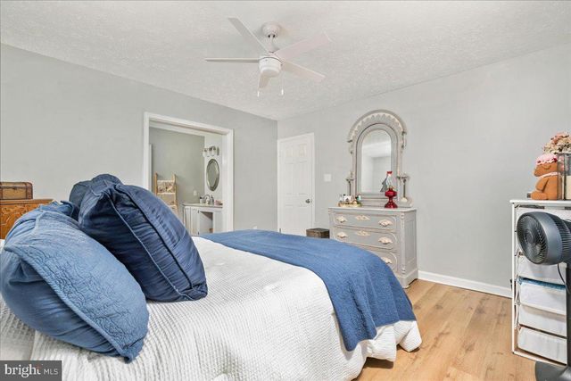 10346 GROVES FARM RD, Midland, VA 22728