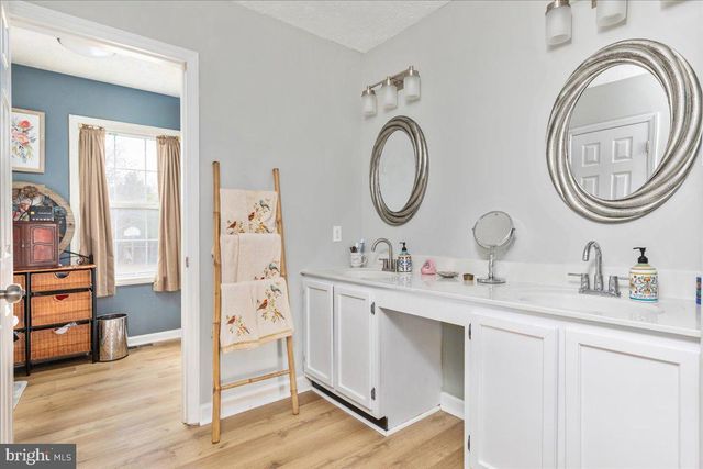 10346 GROVES FARM RD, Midland, VA 22728