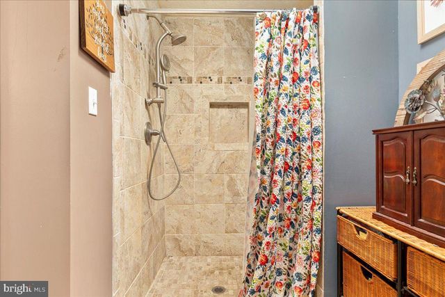 10346 GROVES FARM RD, Midland, VA 22728