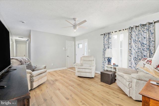 10346 GROVES FARM RD, Midland, VA 22728