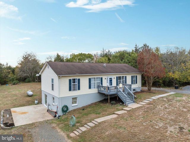 10346 GROVES FARM RD, Midland, VA 22728