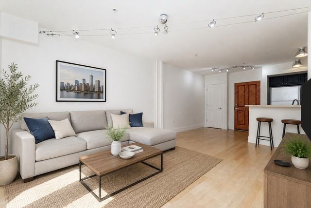 45 W Broadway 208, Boston, MA 02127